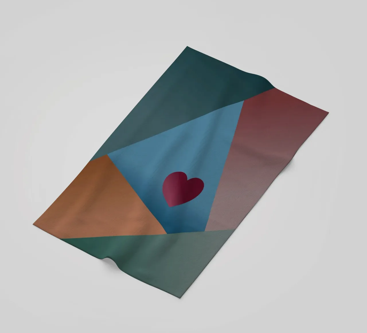 Forme geometriche colorate e un cuore rosso telo mare da Something for you