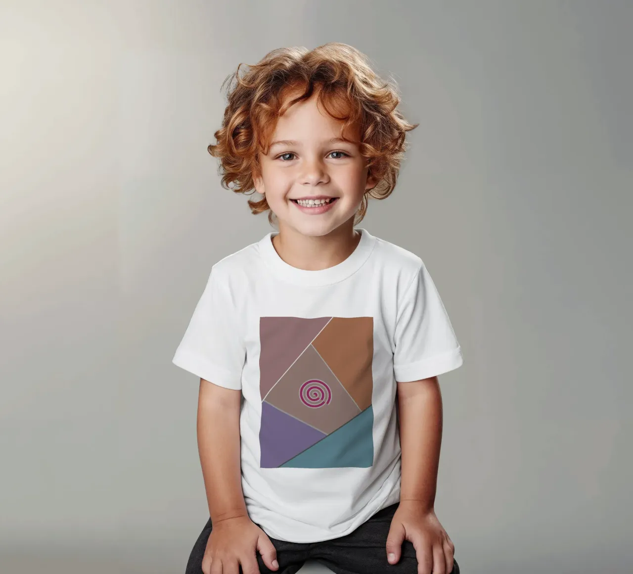 Forme geometriche colorate e una spirale rosa t-shirt bambini da Something for you