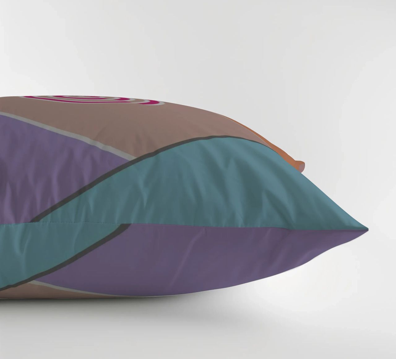 Forme geometriche colorate e una spirale rosa cuscino da Something for you