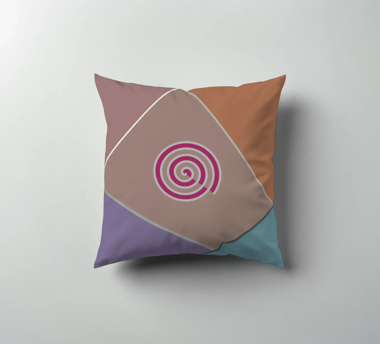 Forme geometriche colorate e una spirale rosa cuscino da Something for you