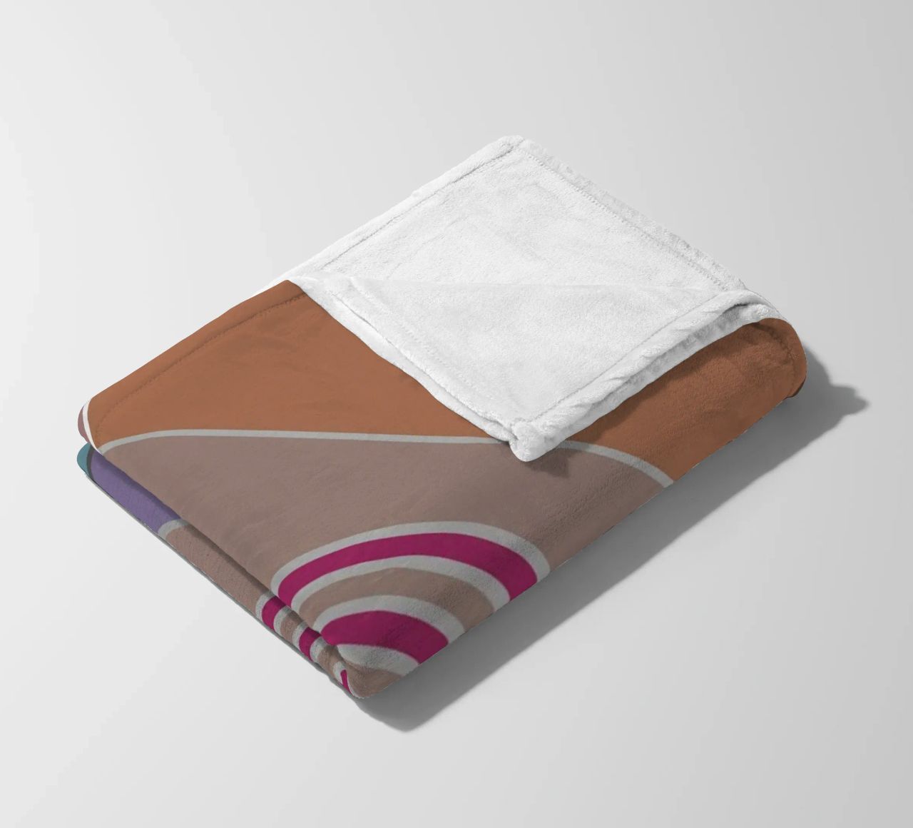 Forme geometriche colorate e una spirale rosa coperta in pile da Something for you