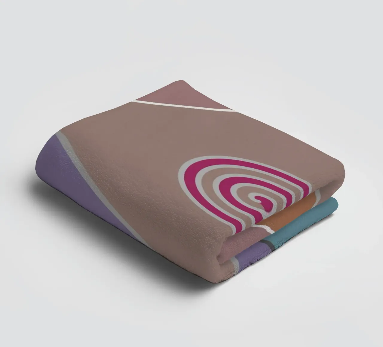 Forme geometriche colorate e una spirale rosa asciugamano da bagno da Something for you