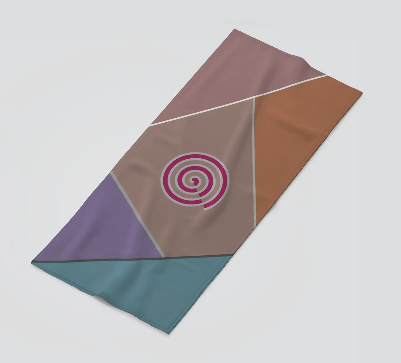 Forme geometriche colorate e una spirale rosa telo mare da Something for you