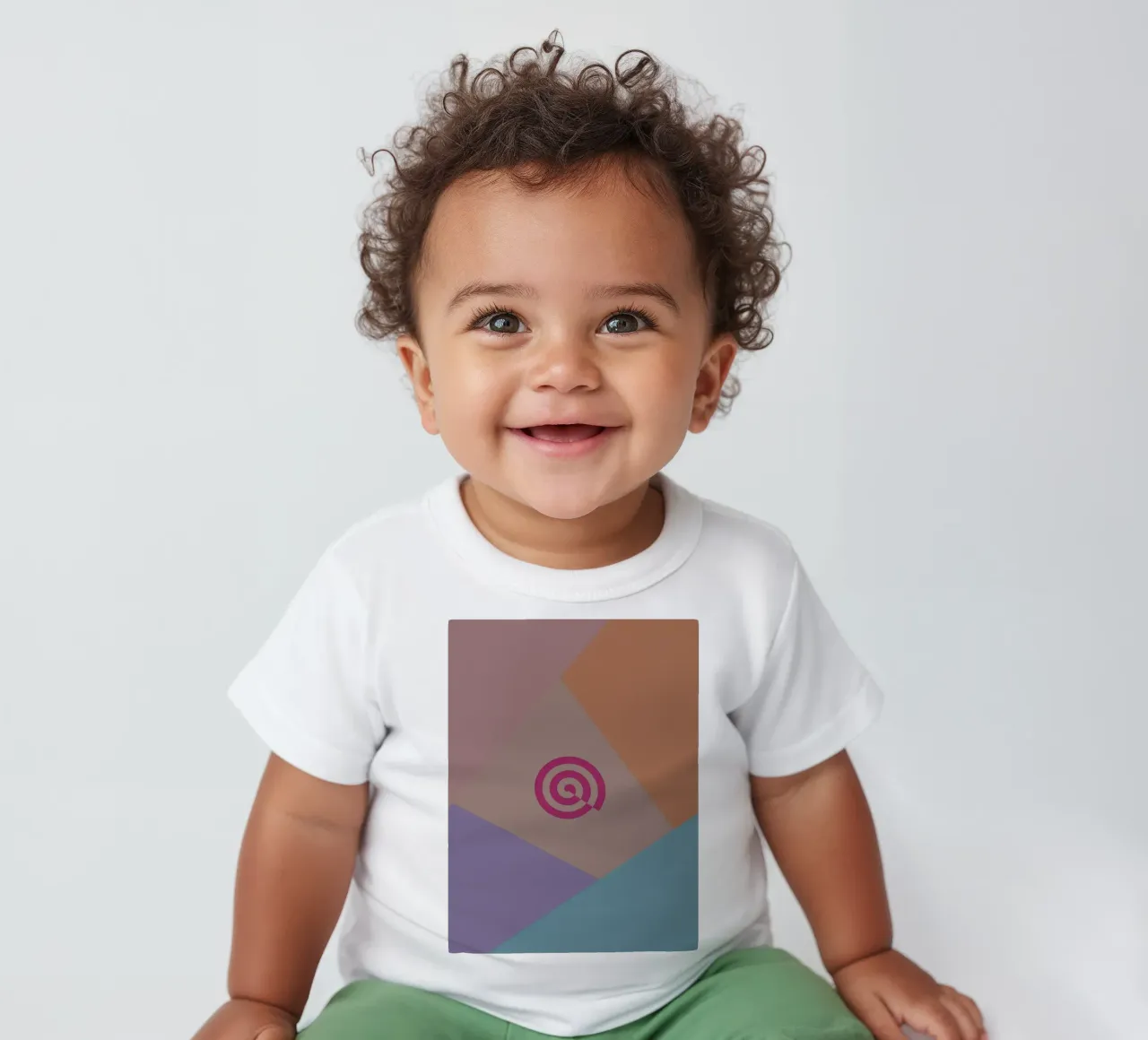 Forme geometriche colorate e una spirale rosa maglietta neonato da Something for you