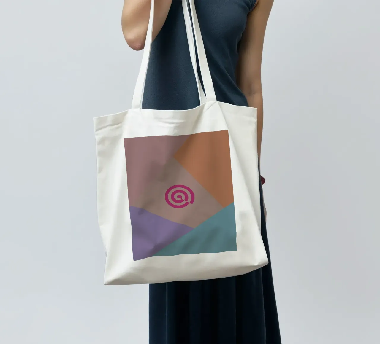 Forme geometriche colorate e una spirale rosa borsa in juta da Something for you