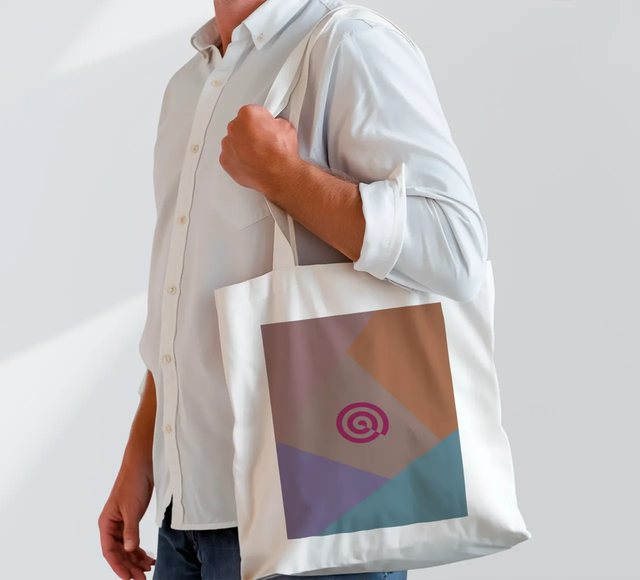 Forme geometriche colorate e una spirale rosa borsa in juta da Something for you
