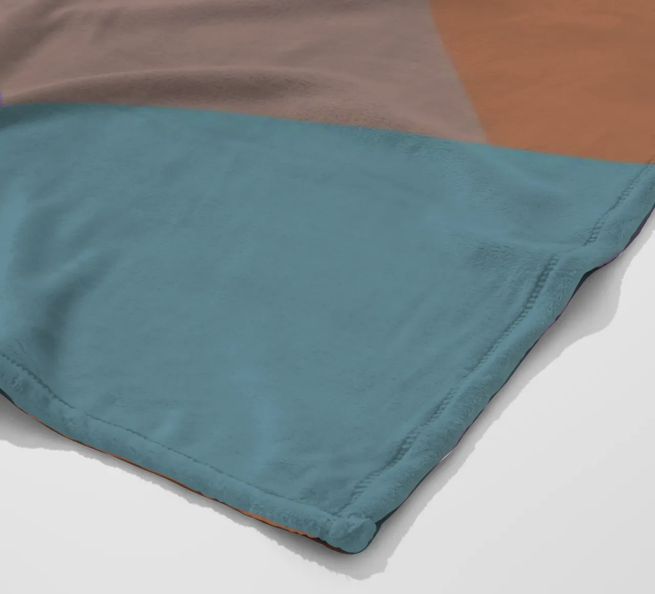 Forme geometriche colorate e una spirale rosa coperta in pile da Something for you