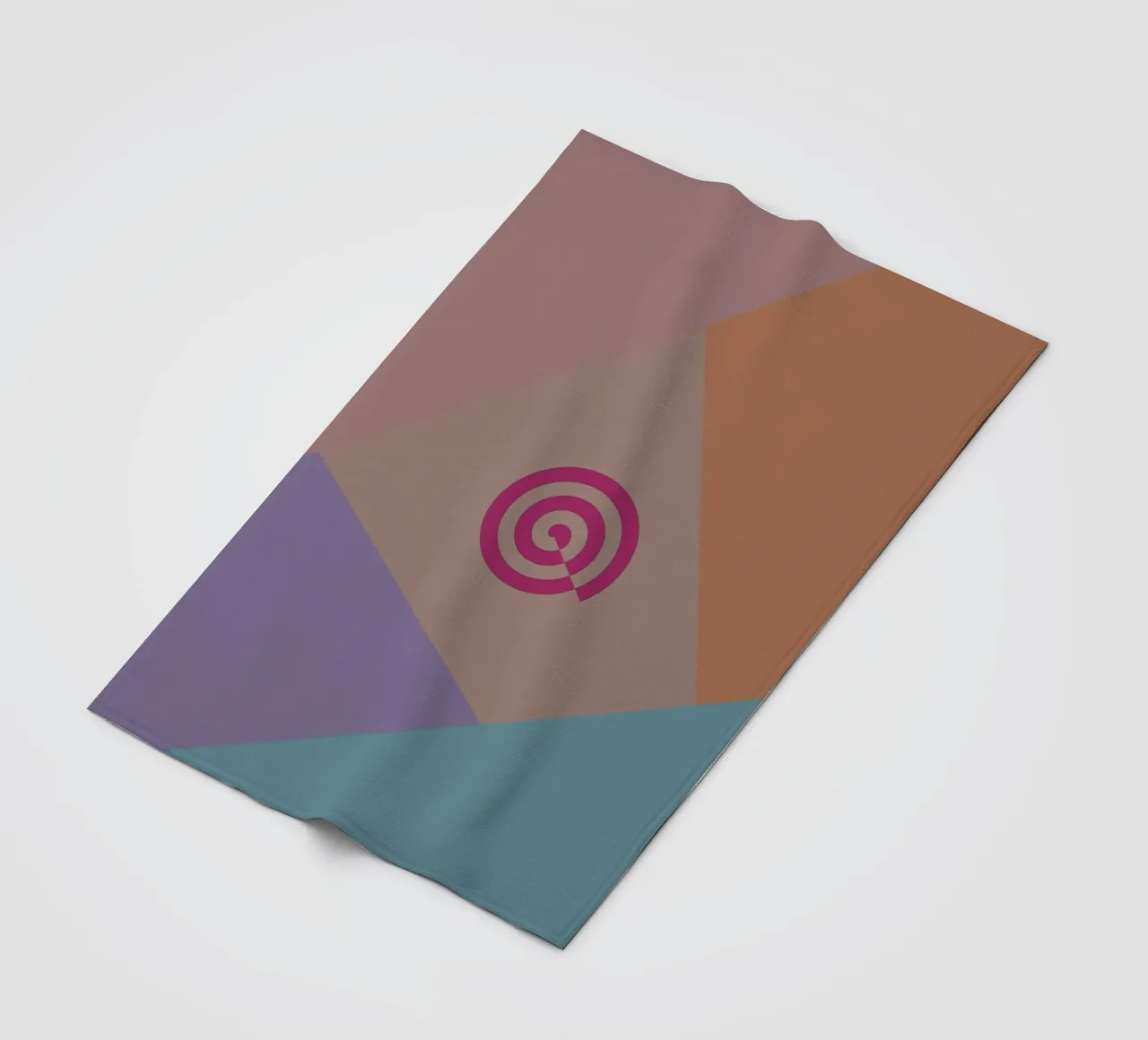 Forme geometriche colorate e una spirale rosa coperta in pile da Something for you