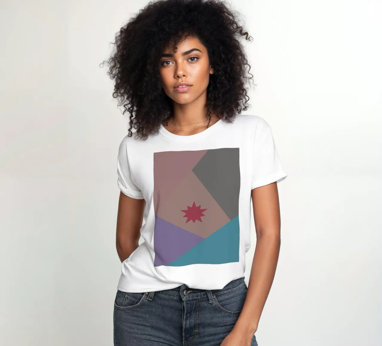 Forme geometriche colorate e una stella rosa t-shirt da donna da Something for you