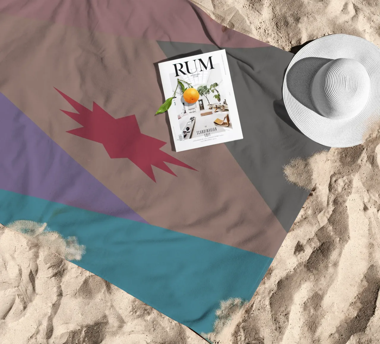 Forme geometriche colorate e una stella rosa telo mare da Something for you