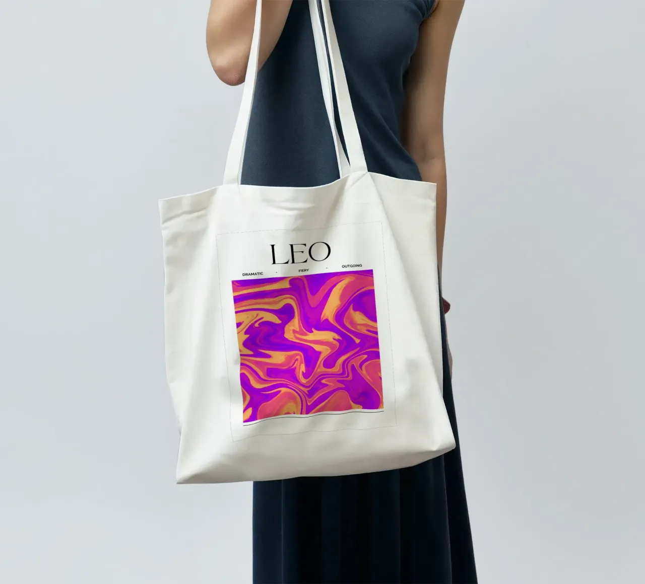 Leo Zodiac Print – Bold, Fiery, and Radiantly Artistic borsa in juta da PrintCessStudio