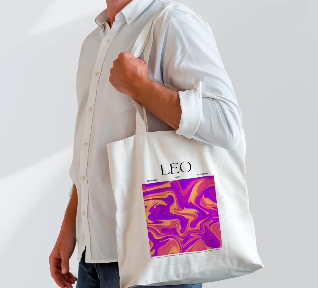 Leo Zodiac Print – Bold, Fiery, and Radiantly Artistic borsa in juta da PrintCessStudio