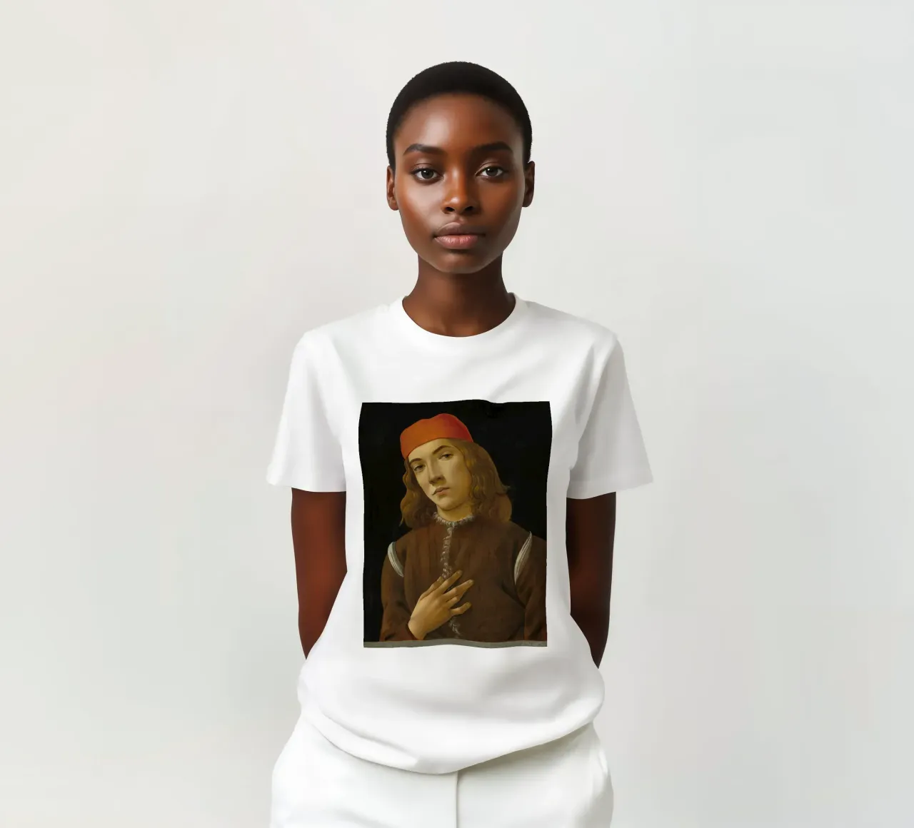 Sandro Botticelli - Portret van een jonge man t-shirt van Timeless Artworks