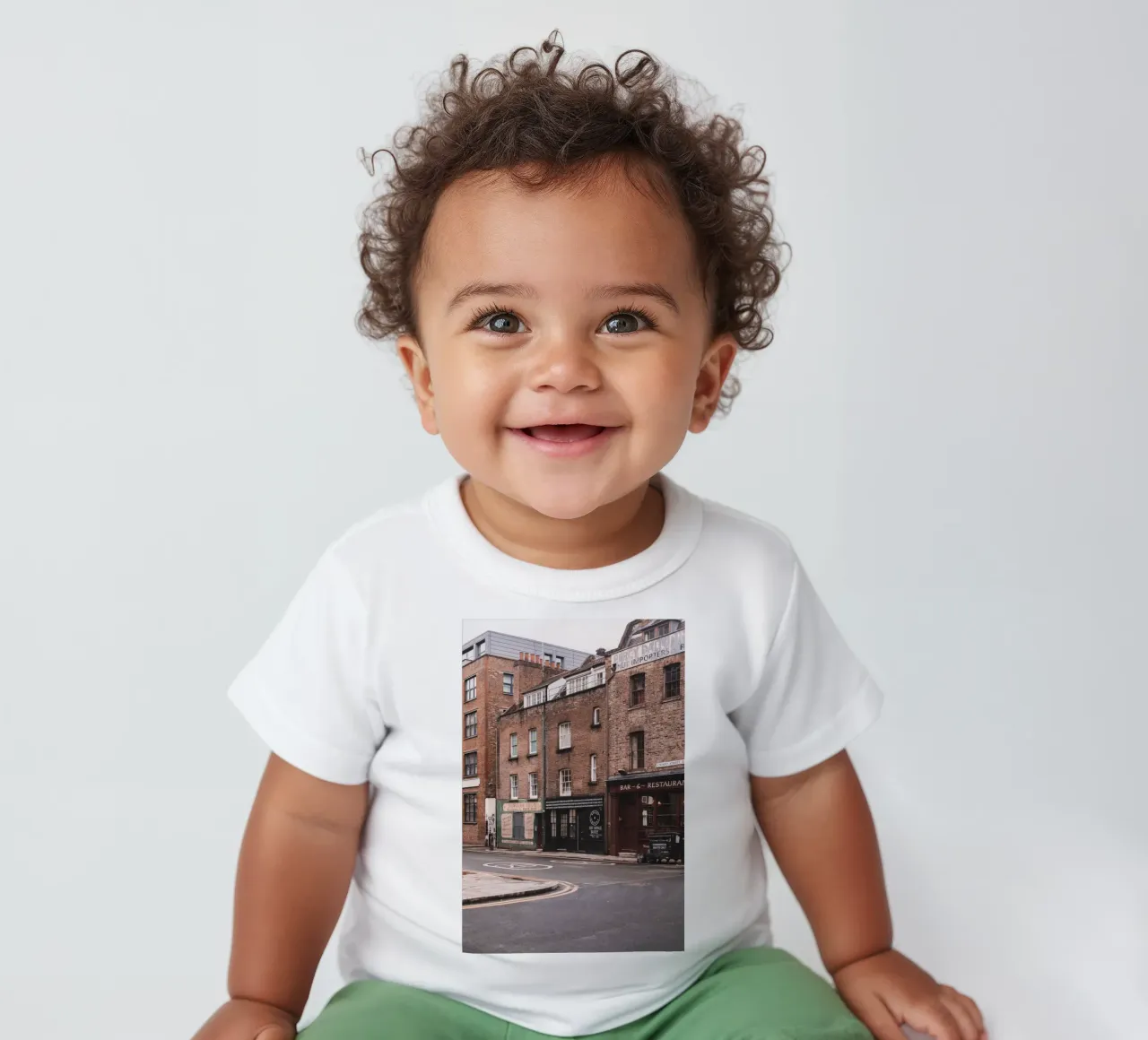 Londres, Inglaterra I Arquitectura de ladrillo en Spitafields camiseta de bebé de Julie Travel Photography