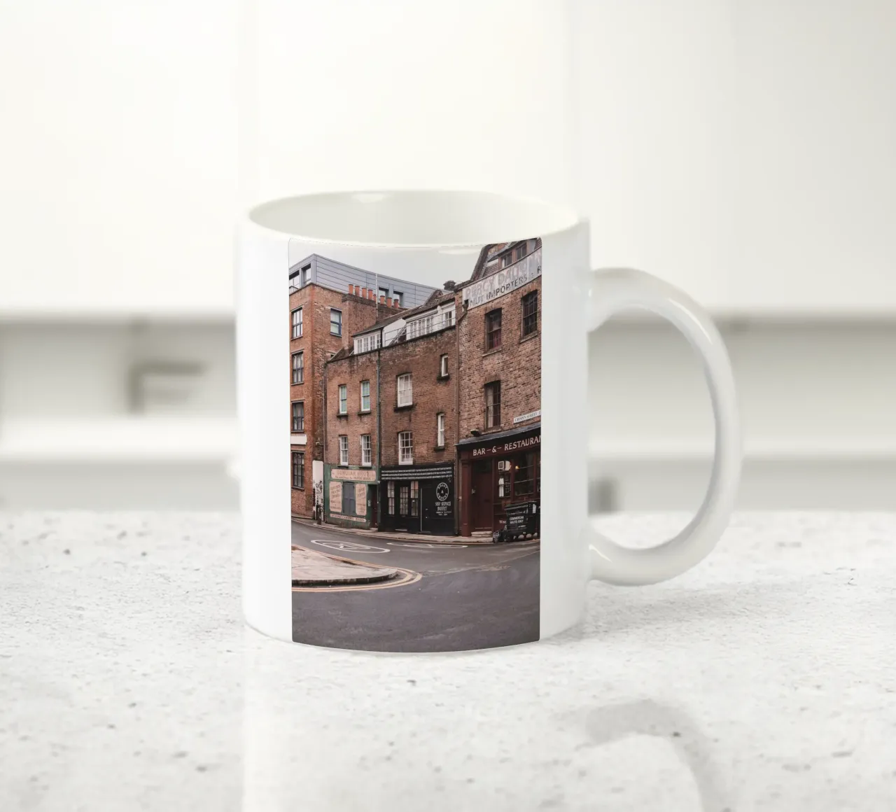 Londres, Angleterre I Architecture de brique à Spitafields mug en céramique de Julie Travel Photography