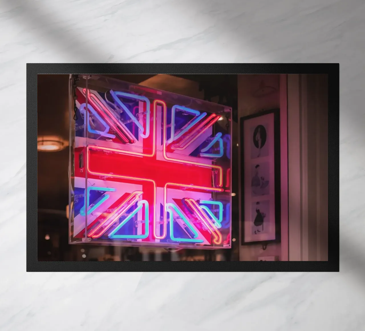 Londra, Inghilterra I Luce al neon della bandiera del Regno Unito zerbino da Julie Travel Photography
