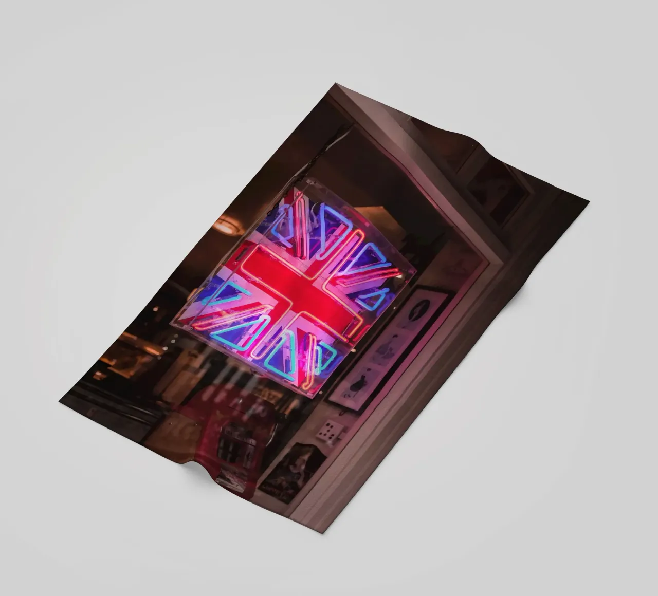 Londra, Inghilterra I Luce al neon della bandiera del Regno Unito telo mare da Julie Travel Photography