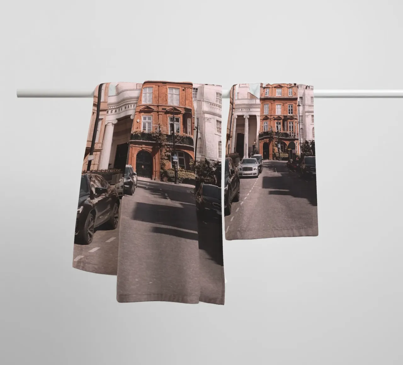 Londra, Inghilterra I Architettura vittoriana a Mayfair asciugamano da bagno da Julie Travel Photography