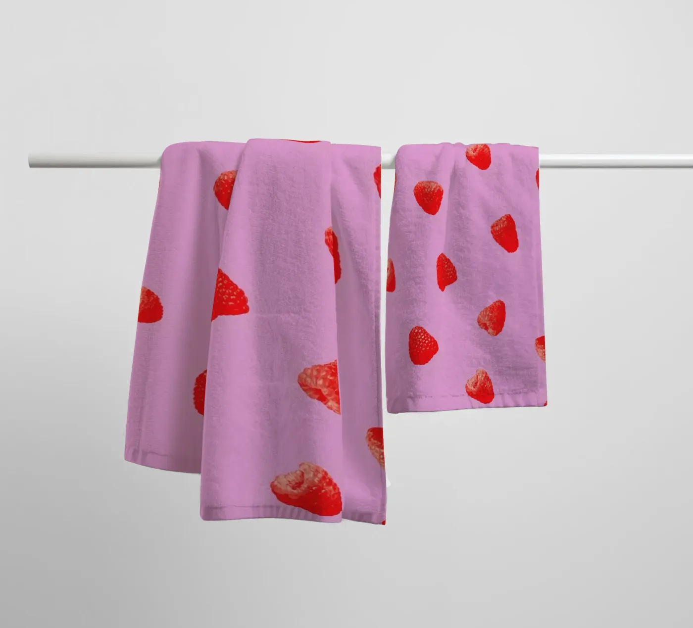 Raspberry Heaven badhanddoek van STUDIO LEEMO