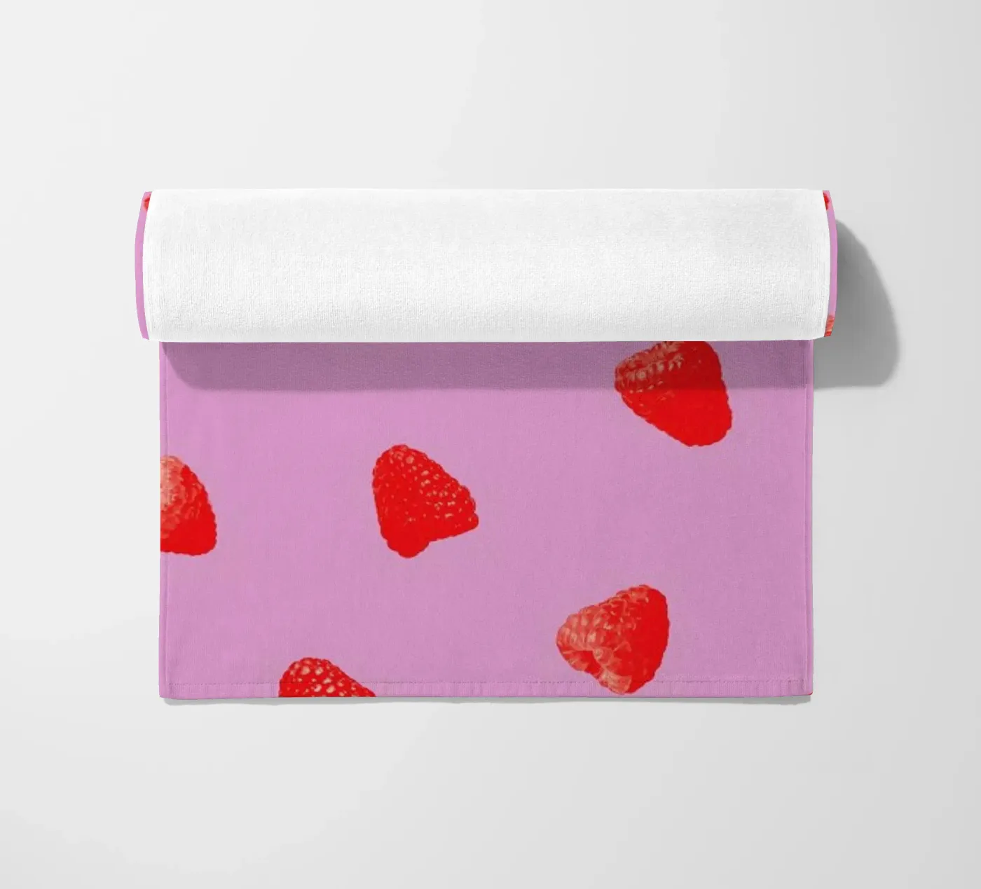 Raspberry Heaven Strandtuch von STUDIO LEEMO