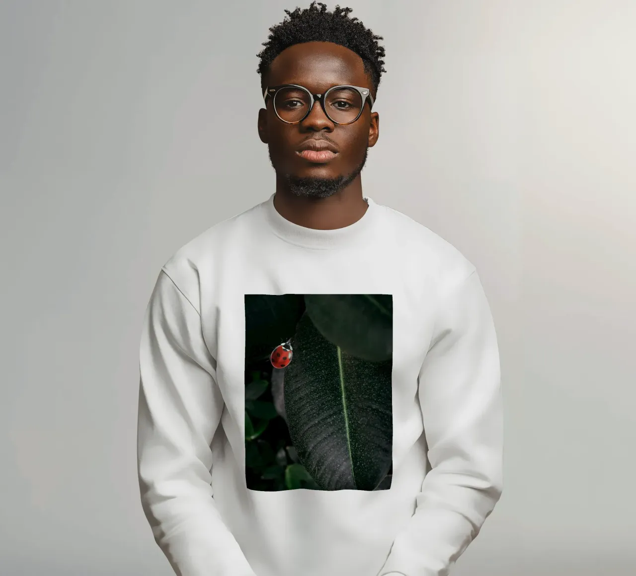 Red ladybug sweatshirt van LisaArtes