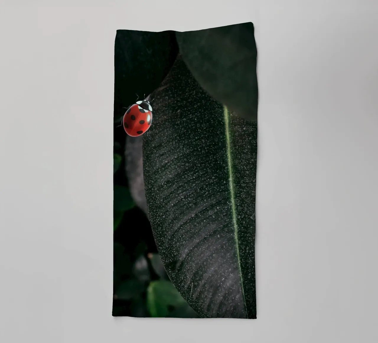 Red ladybug asciugamano da bagno da LisaArtes