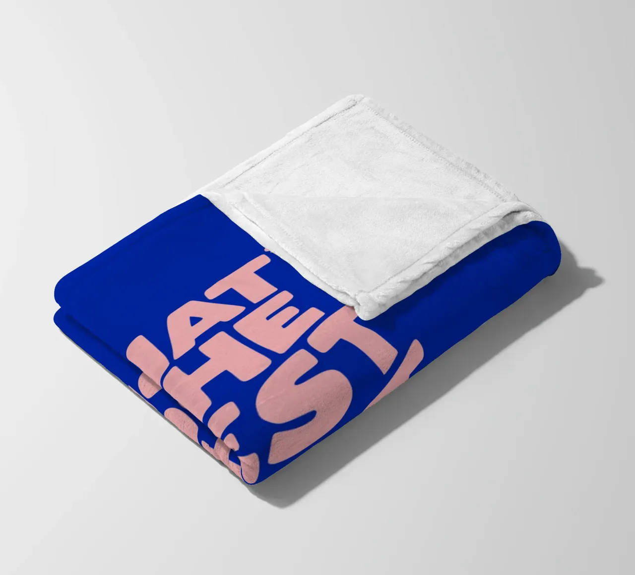 Whats The Best That Could Happen Tipografia di design in blu coperta in pile da THE MOTIVATED TYPE