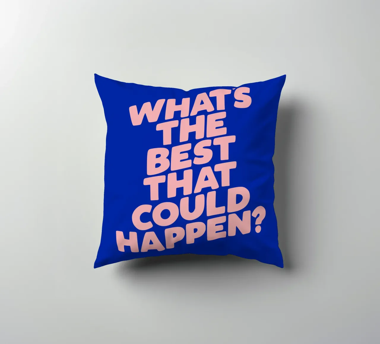 Whats The Best That Could Happen Tipografia di design in blu cuscino da THE MOTIVATED TYPE