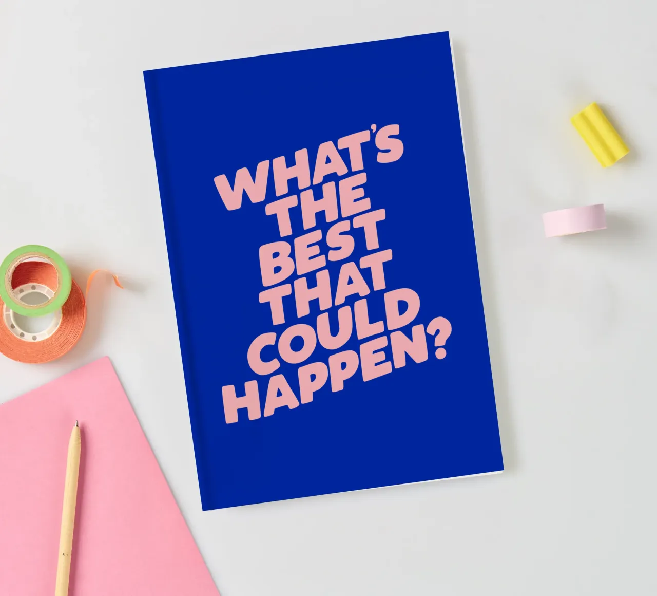 Whats The Best That Could Happen Typographie Design en bleu carnet de notes de THE MOTIVATED TYPE