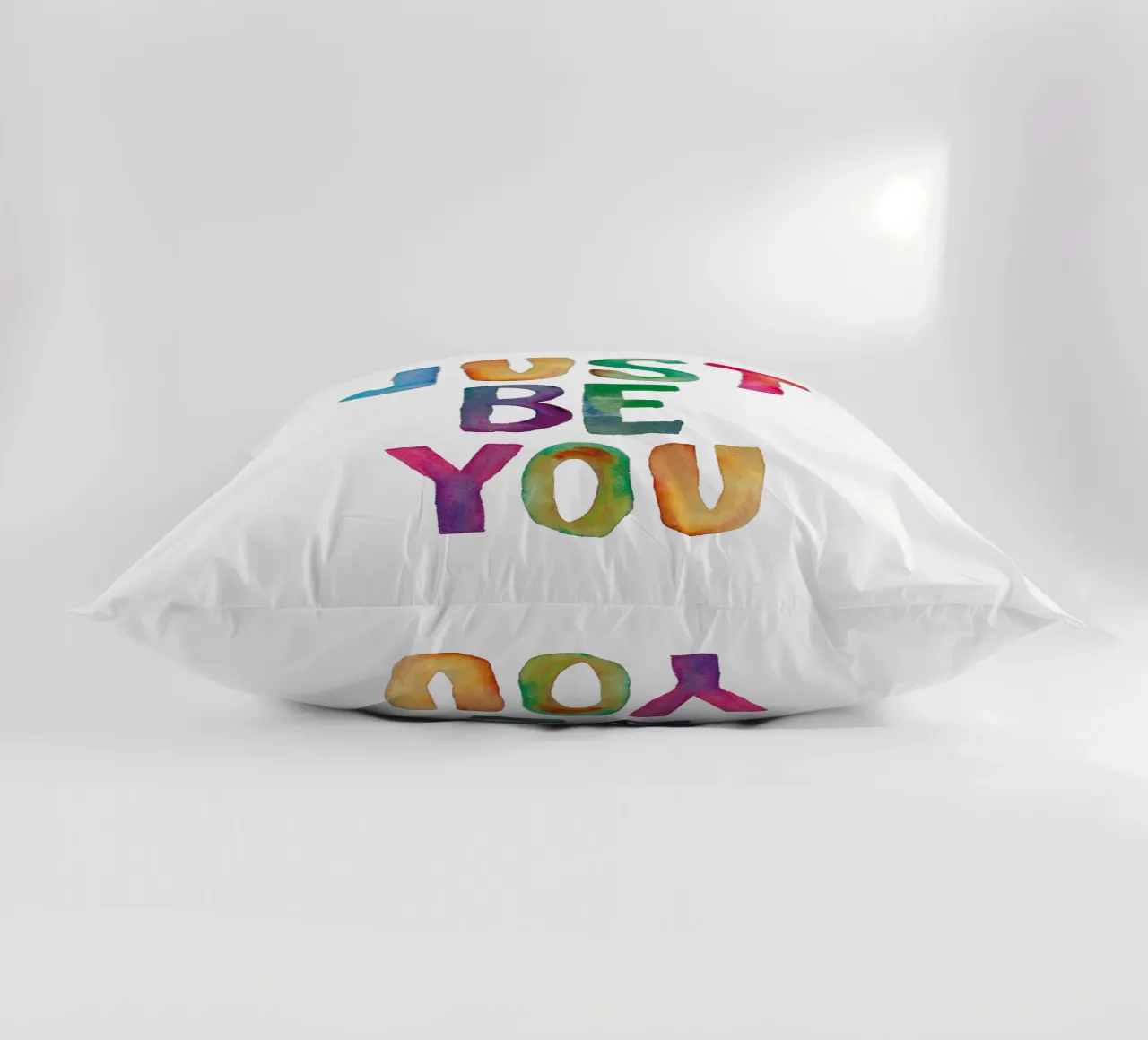 Just Be You - Design tipografico arcobaleno per bambini cuscino da THE MOTIVATED TYPE