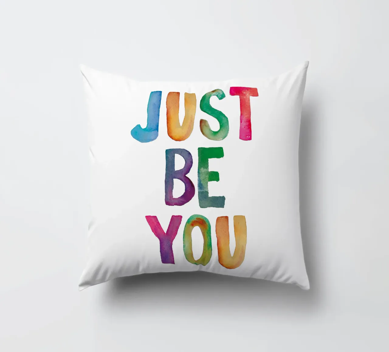 Just Be You - Design tipografico arcobaleno per bambini cuscino da THE MOTIVATED TYPE