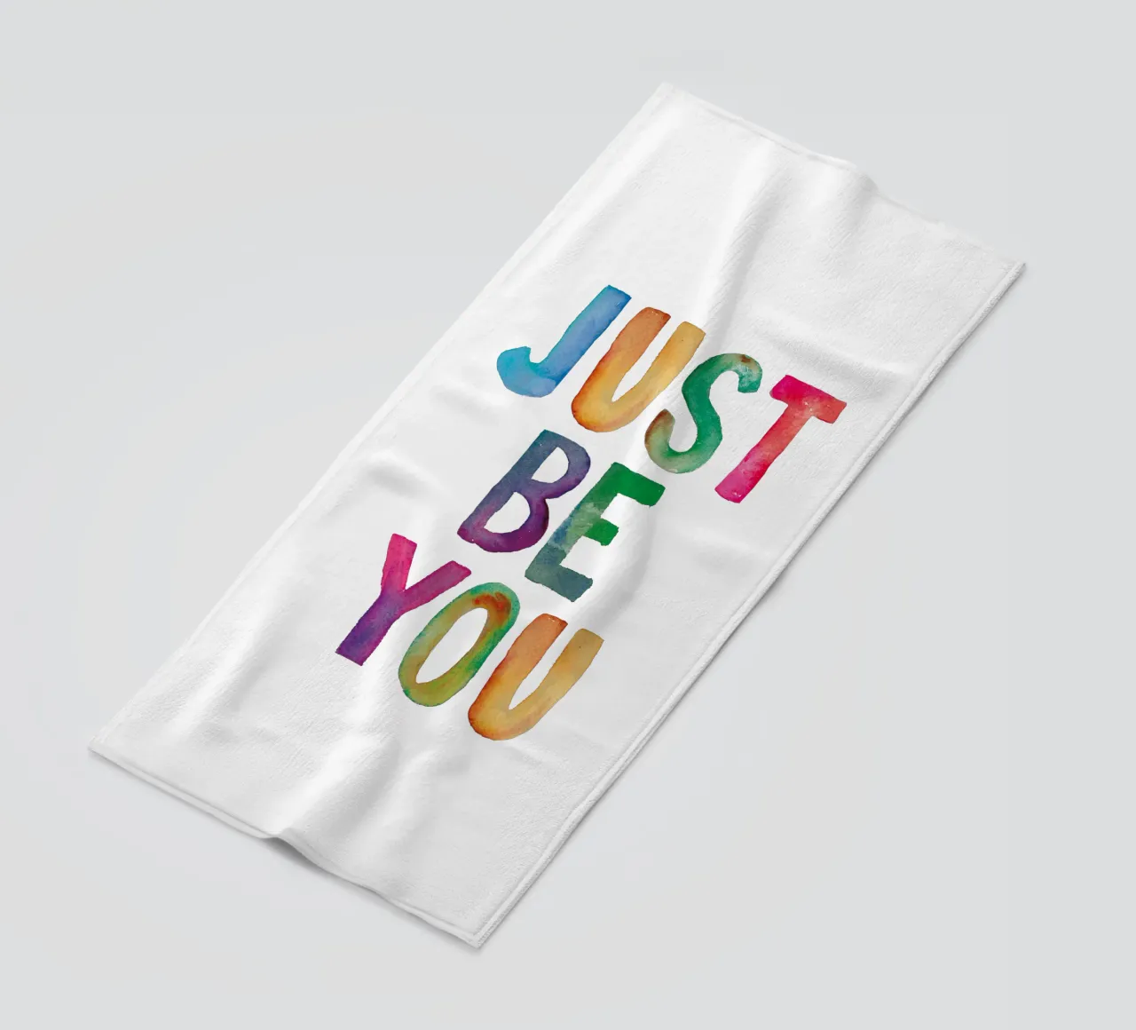 Just Be You - Design tipografico arcobaleno per bambini telo mare da THE MOTIVATED TYPE