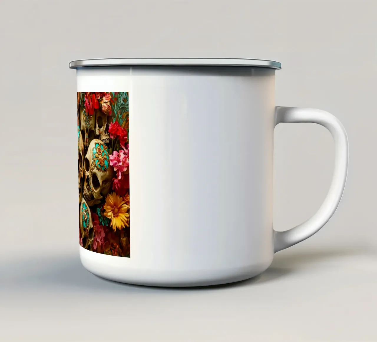 Teschi dorati con fiori tazza in smalto da Modern Muse