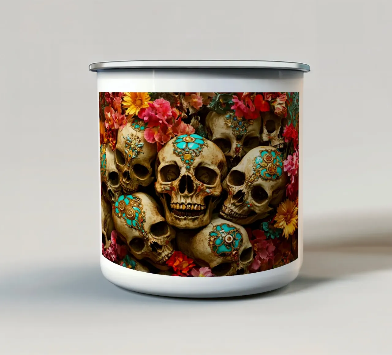 Teschi dorati con fiori tazza in smalto da Modern Muse