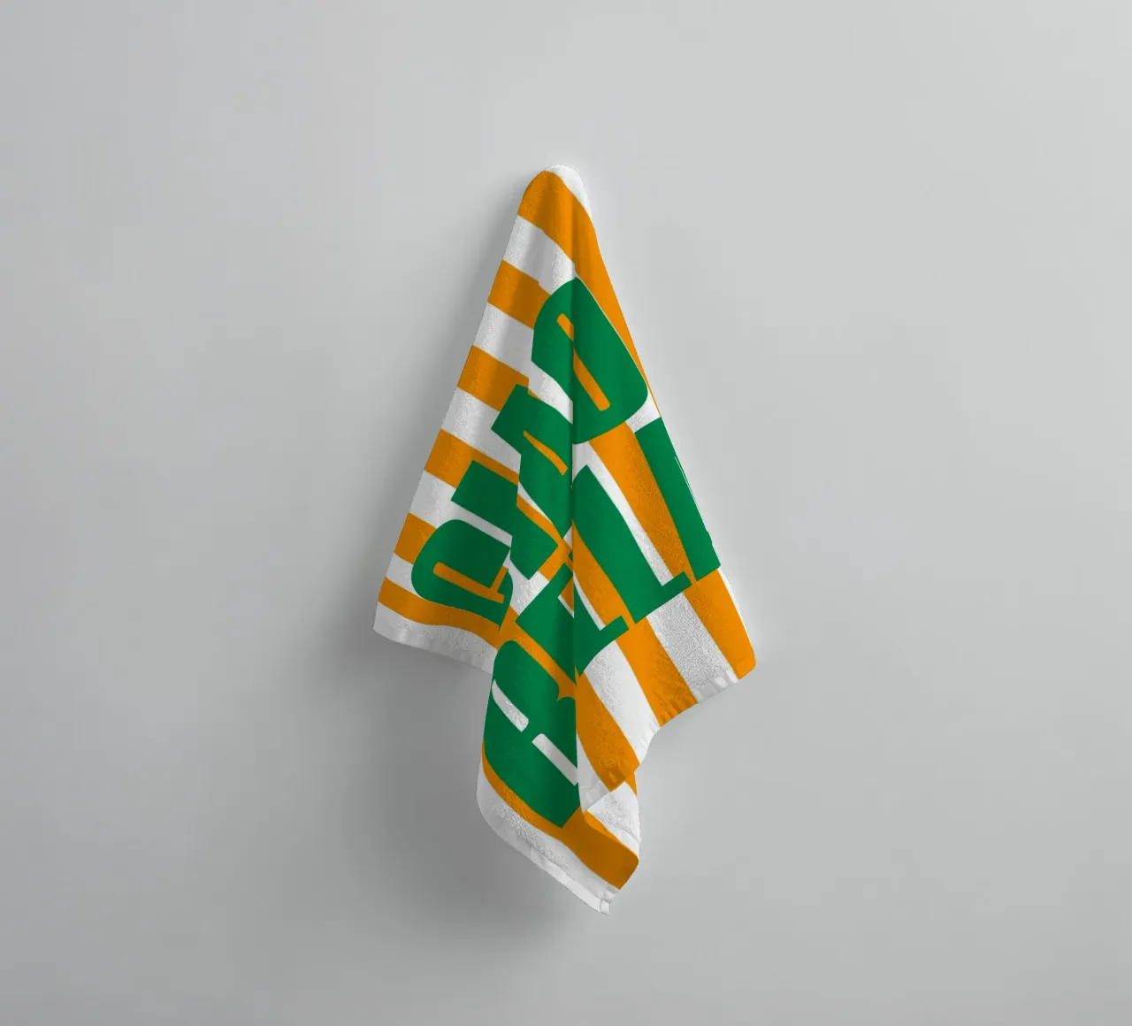 "Ciao Bella" – Bold and Bright Stripe Print asciugamano da bagno da PrintCessStudio
