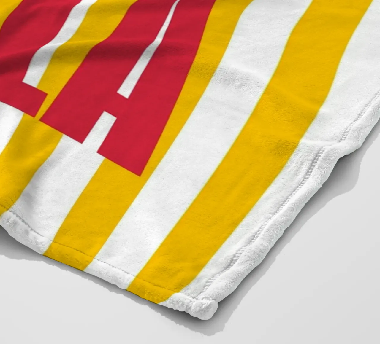 "Ciao Bella" – Vibrant Stripe Statement Print coperta in pile da PrintCessStudio