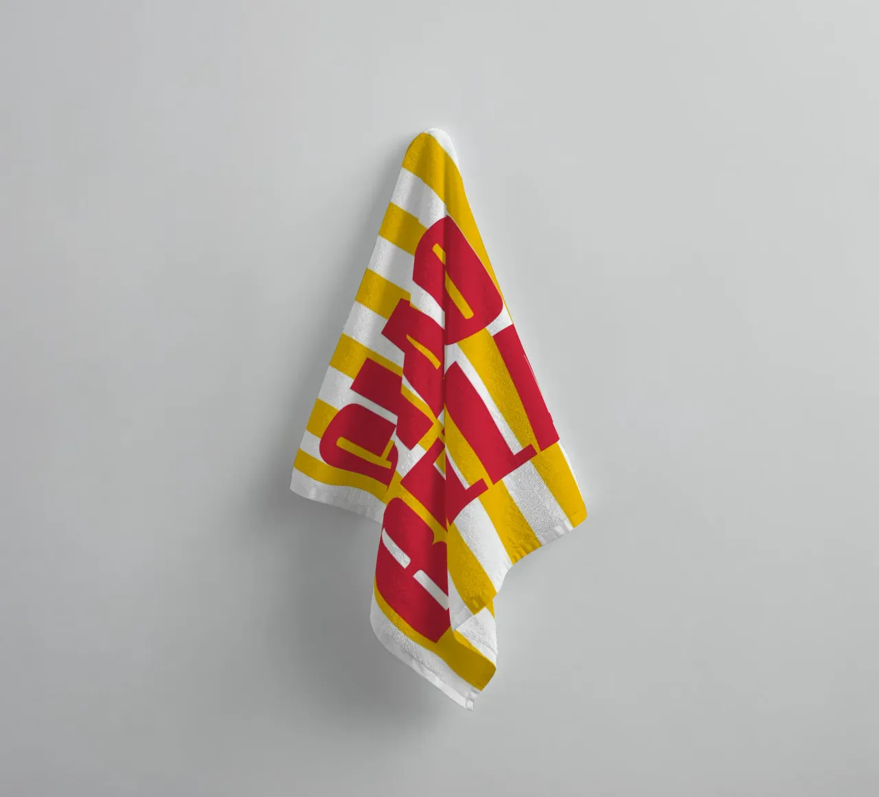 "Ciao Bella" – Vibrant Stripe Statement Print Handtuch von PrintCessStudio