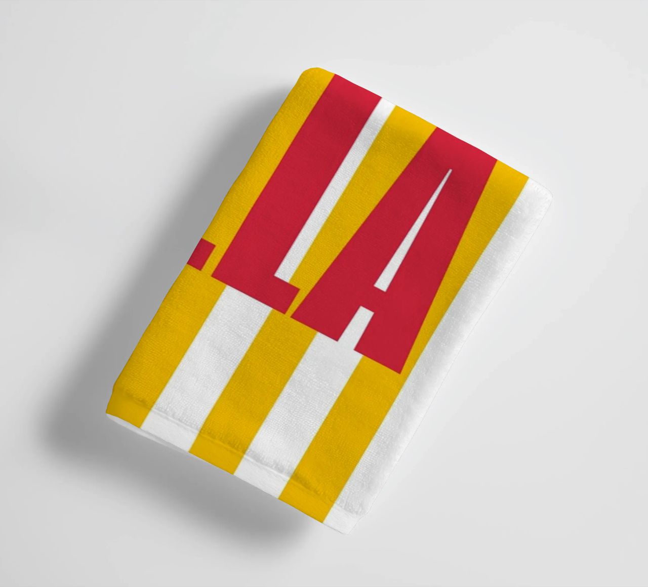 "Ciao Bella" – Vibrant Stripe Statement Print asciugamano da bagno da PrintCessStudio