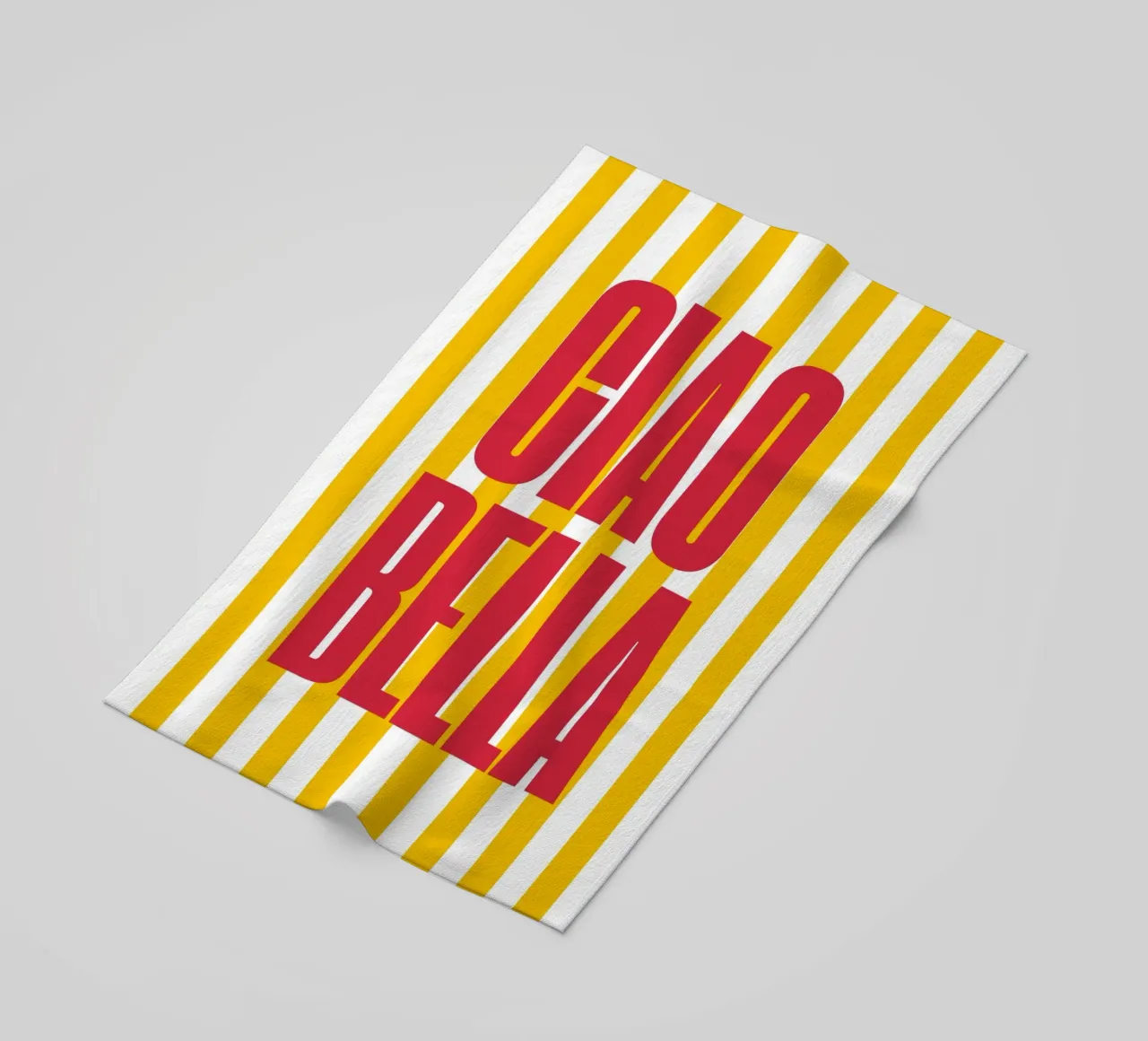 "Ciao Bella" – Vibrant Stripe Statement Print serviette de plage de PrintCessStudio
