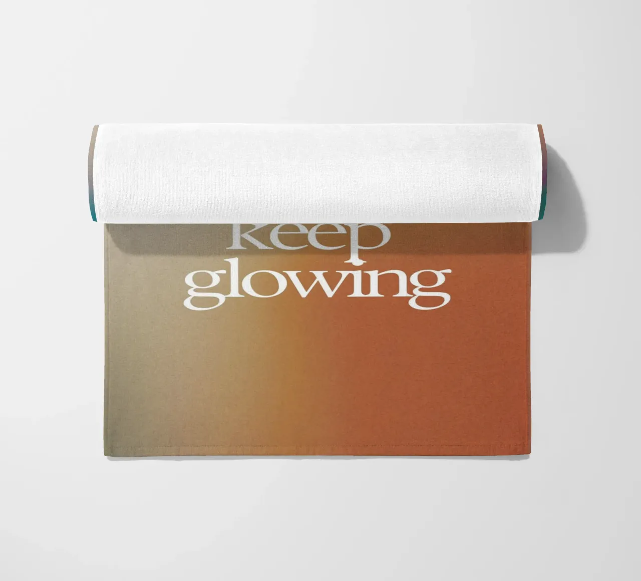 "Keep Growing, Keep Glowing" – Empowering & Uplifting Print telo mare da PrintCessStudio