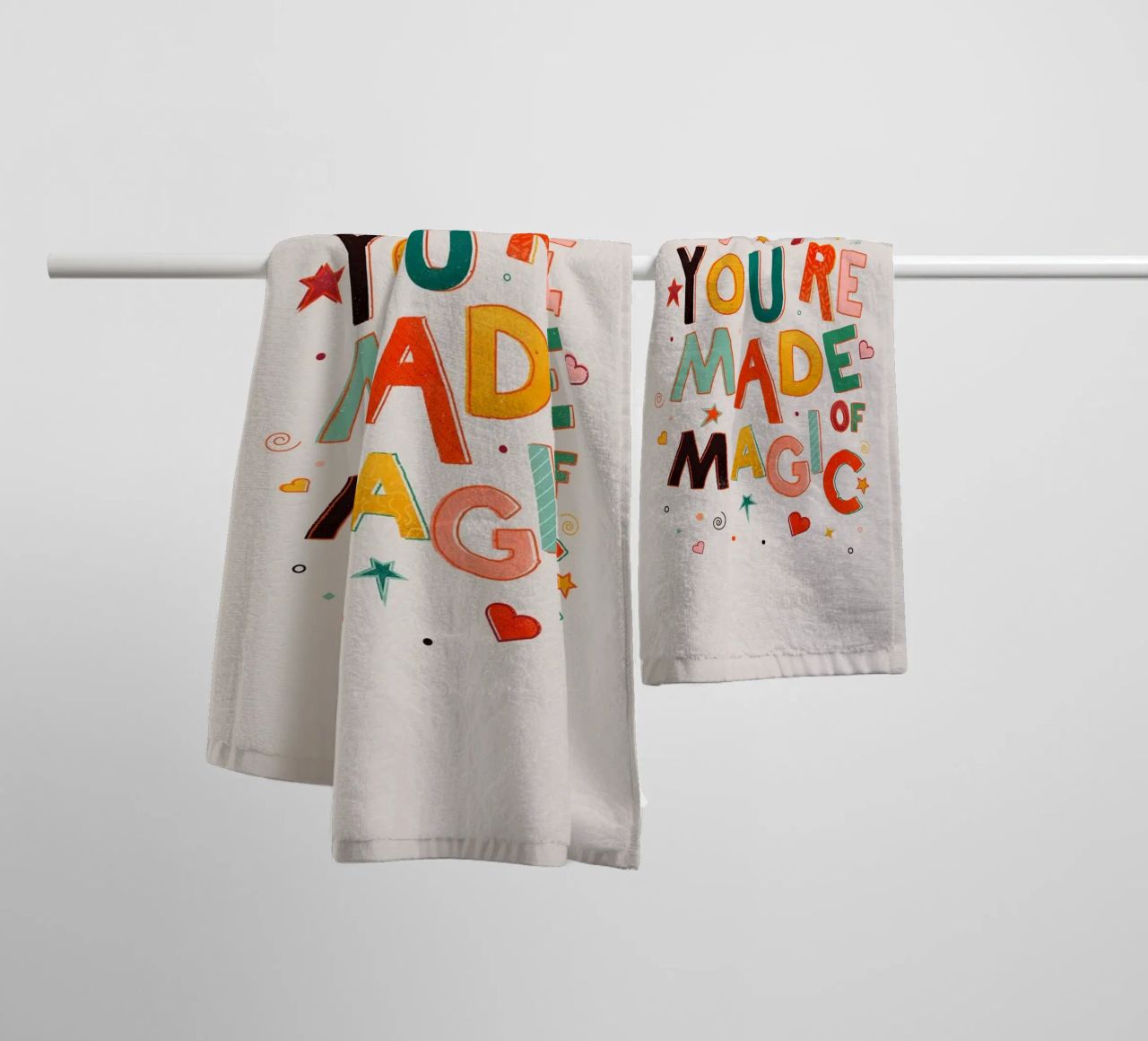 YOU'RE MADE OF MAGIC - colorful letters asciugamano da bagno da showmemars