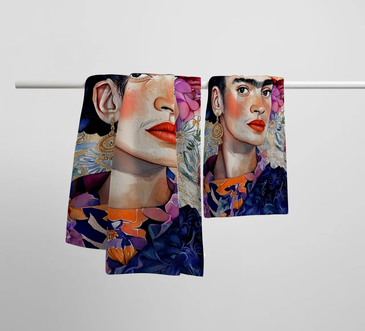 Vrouwenportret met bloemen badhanddoek van Justyna Jaszke JBJart