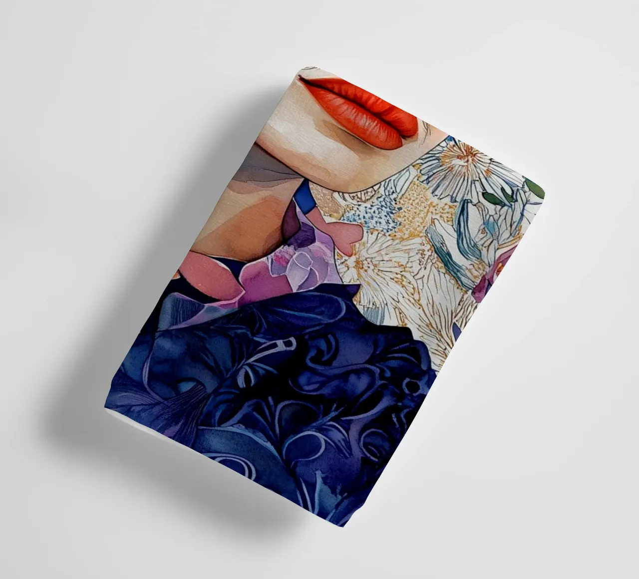 Vrouwenportret met bloemen badhanddoek van Justyna Jaszke JBJart