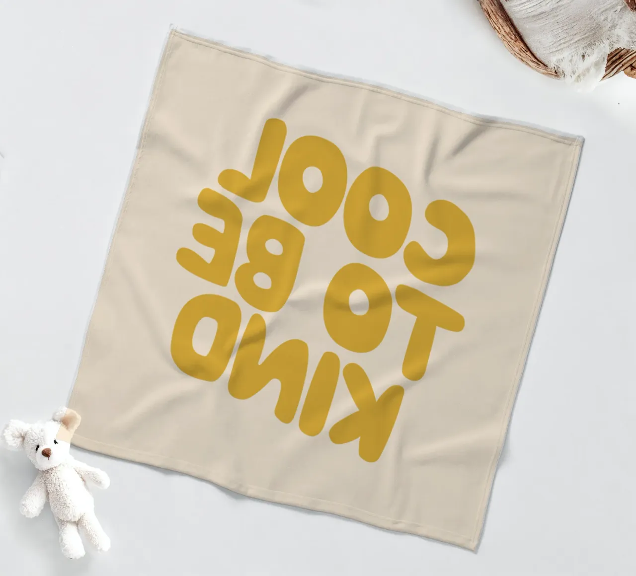 Design tipografico Cool to Be Kind in giallo coperta in pile da THE MOTIVATED TYPE
