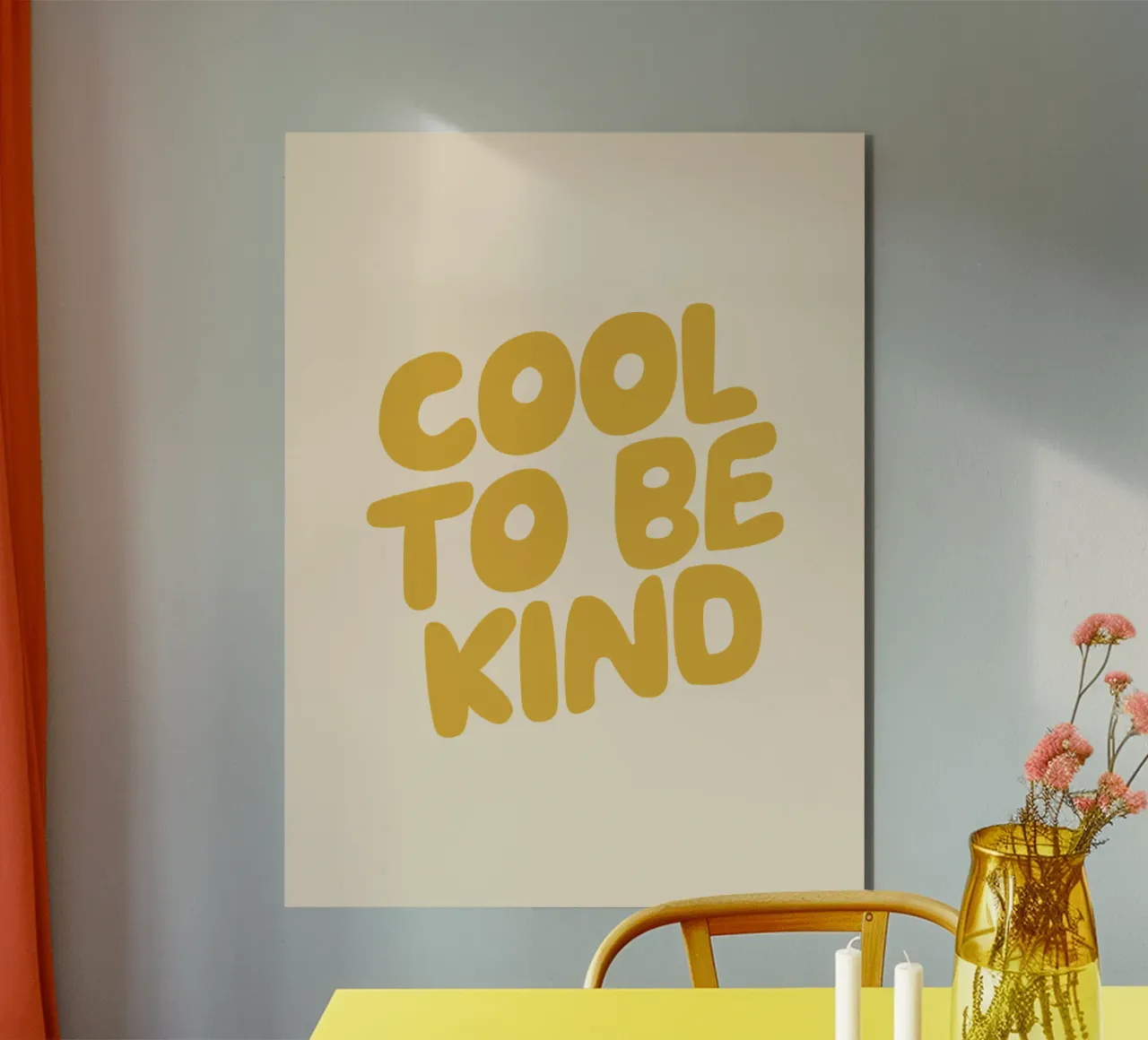Design tipografico Cool to Be Kind in giallo alluminio dibond da THE MOTIVATED TYPE