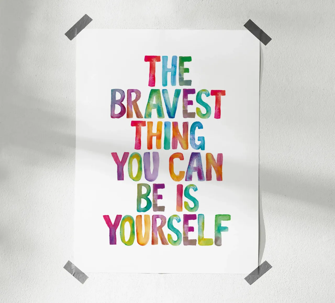 La chose la plus courageuse que vous puissiez être, c'est vous-même Typographie arc-en-ciel hahnemühle de THE MOTIVATED TYPE