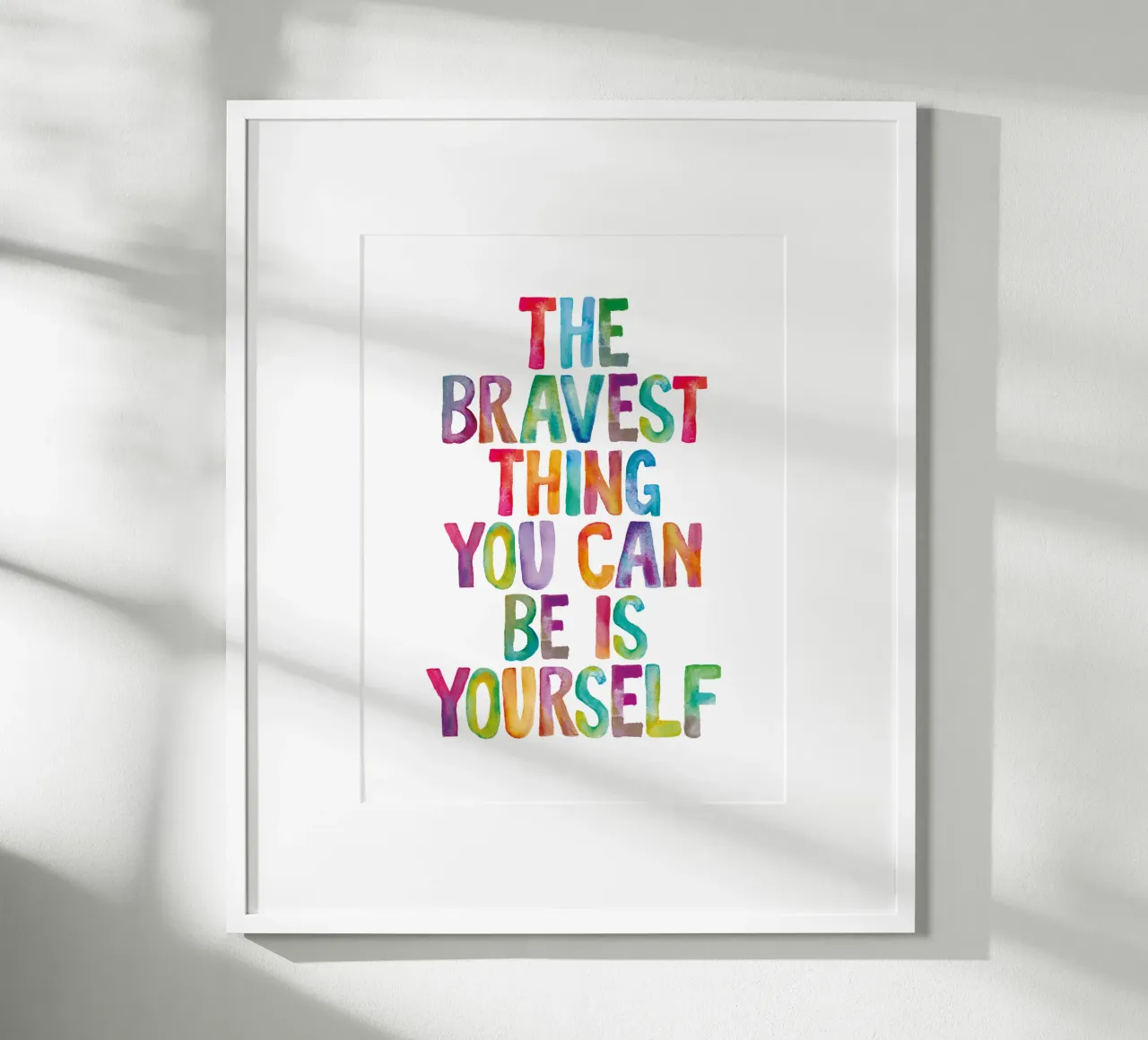 La chose la plus courageuse que vous puissiez être, c'est vous-même Typographie arc-en-ciel hahnemühle de THE MOTIVATED TYPE