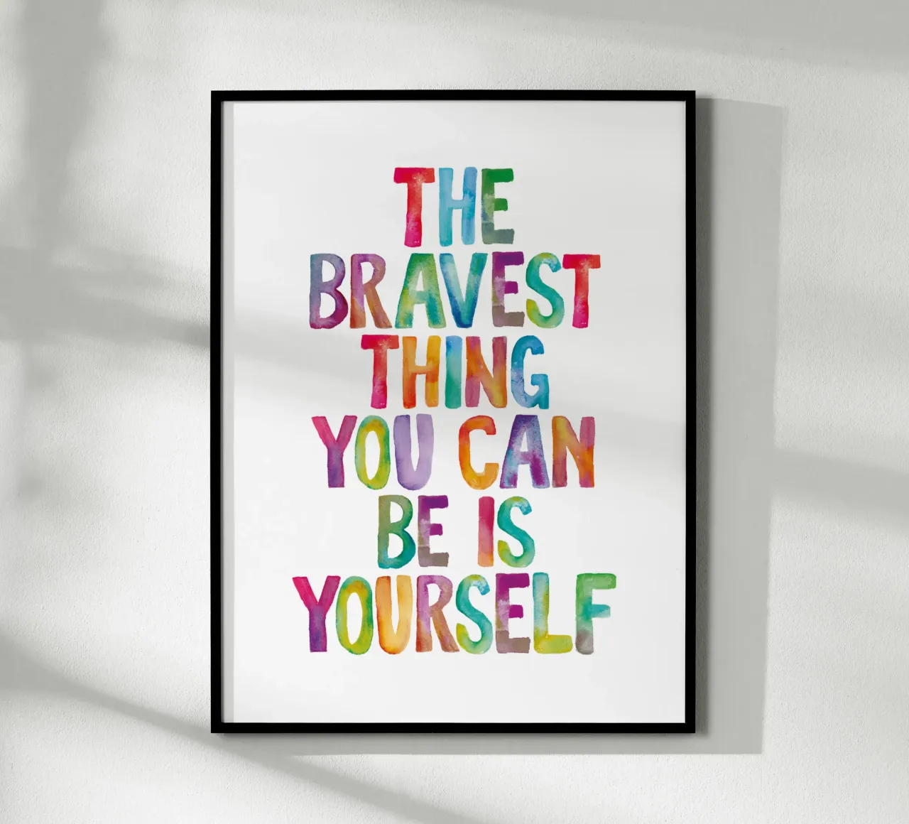 La chose la plus courageuse que vous puissiez être, c'est vous-même Typographie arc-en-ciel hahnemühle de THE MOTIVATED TYPE