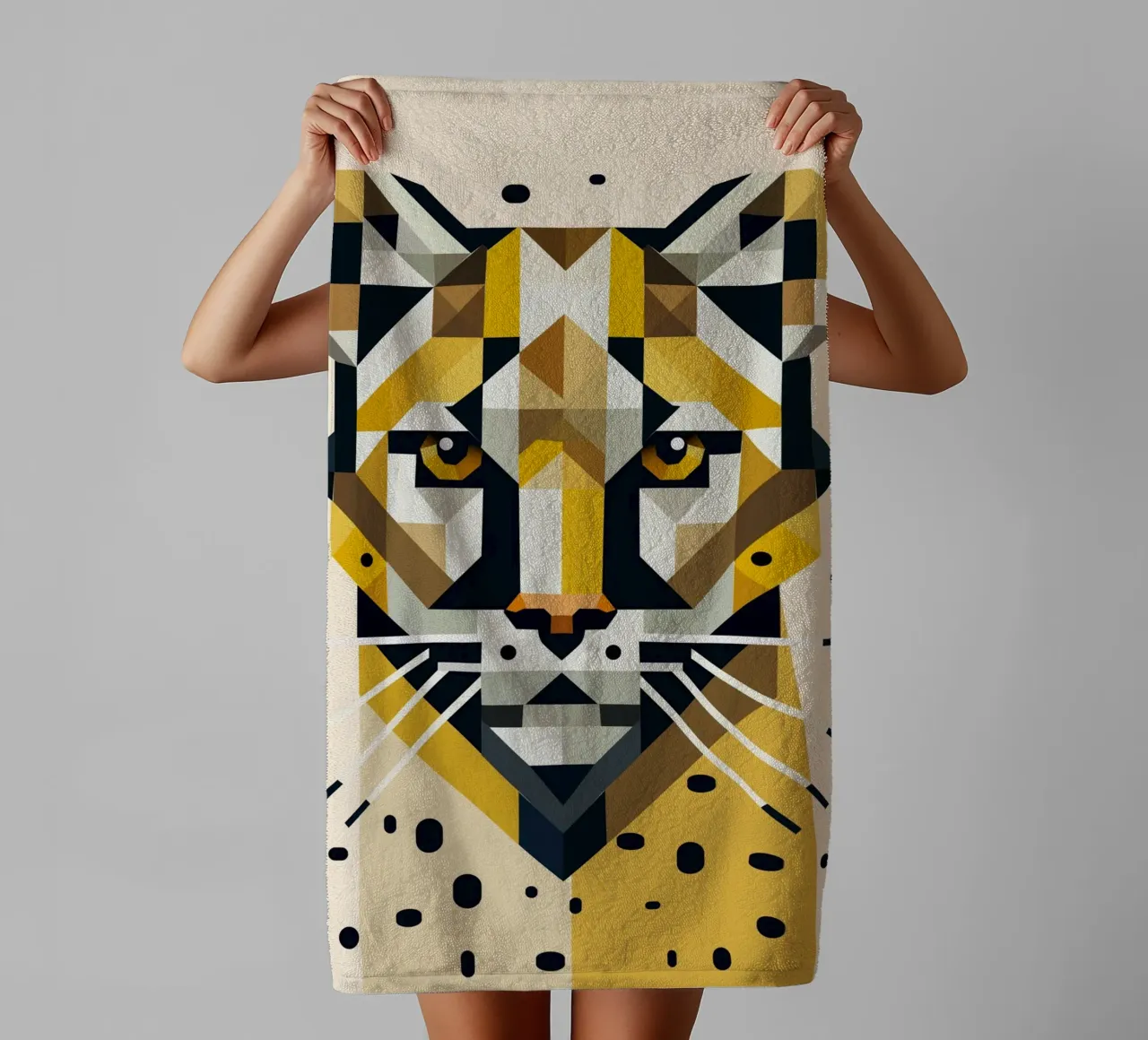 Geometrische Eleganz – Raubkatze in abstrakter Form Handtuch von namosh
