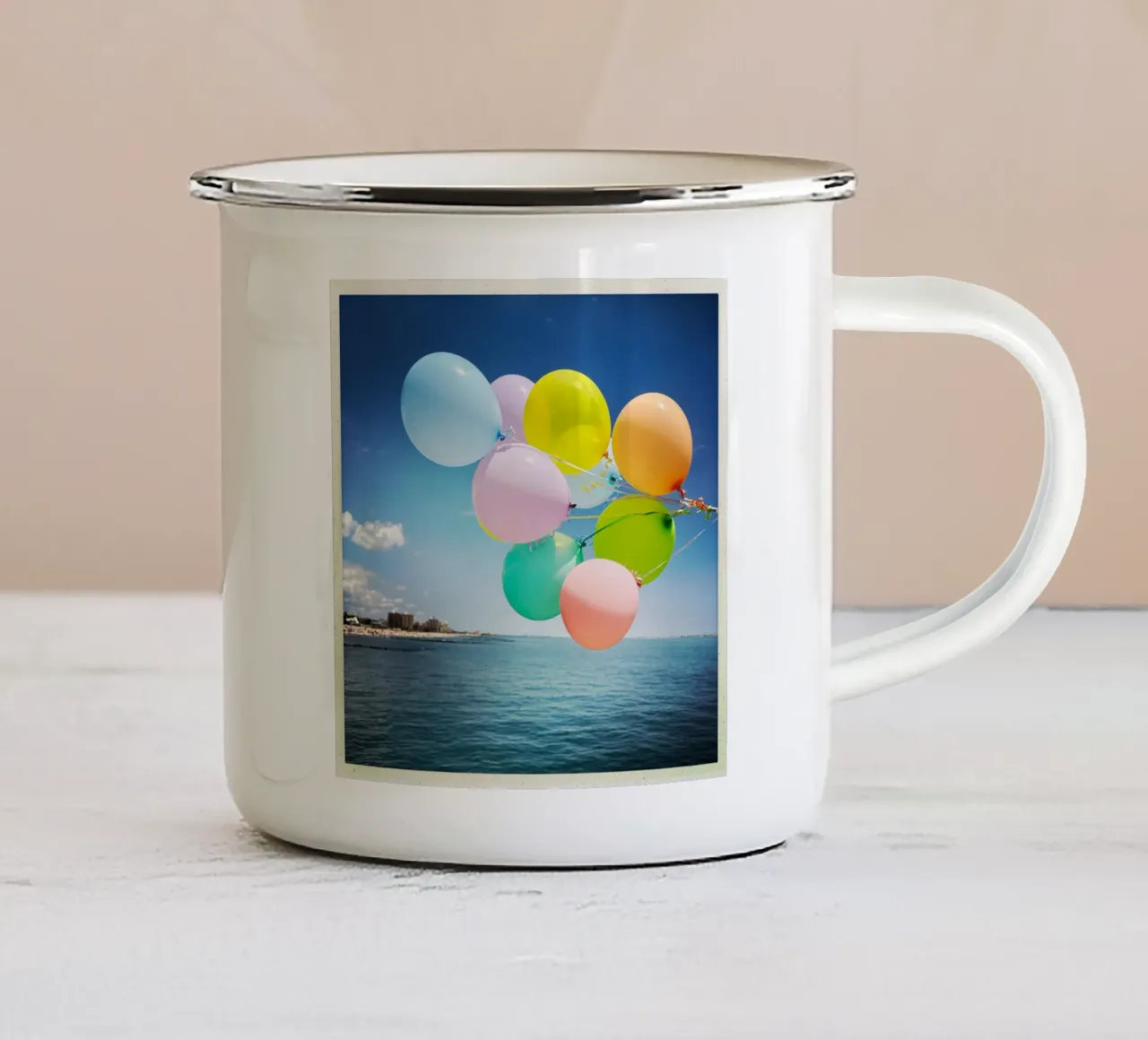 Ballons tazza in smalto da Flo Klein